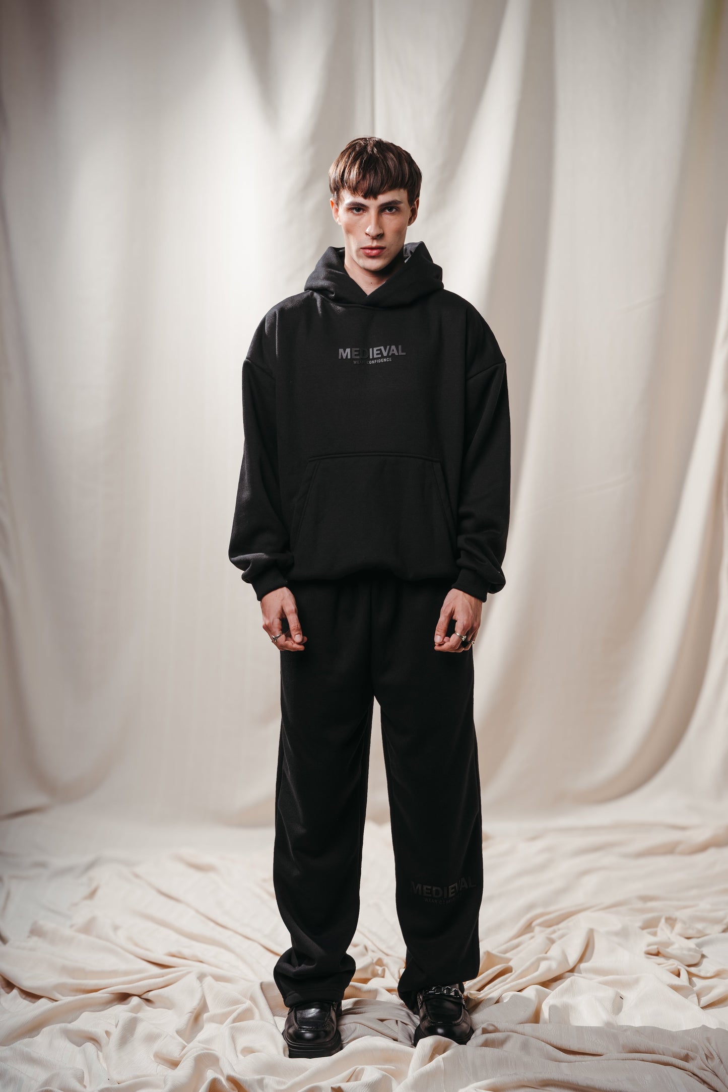 Black - Hoodie