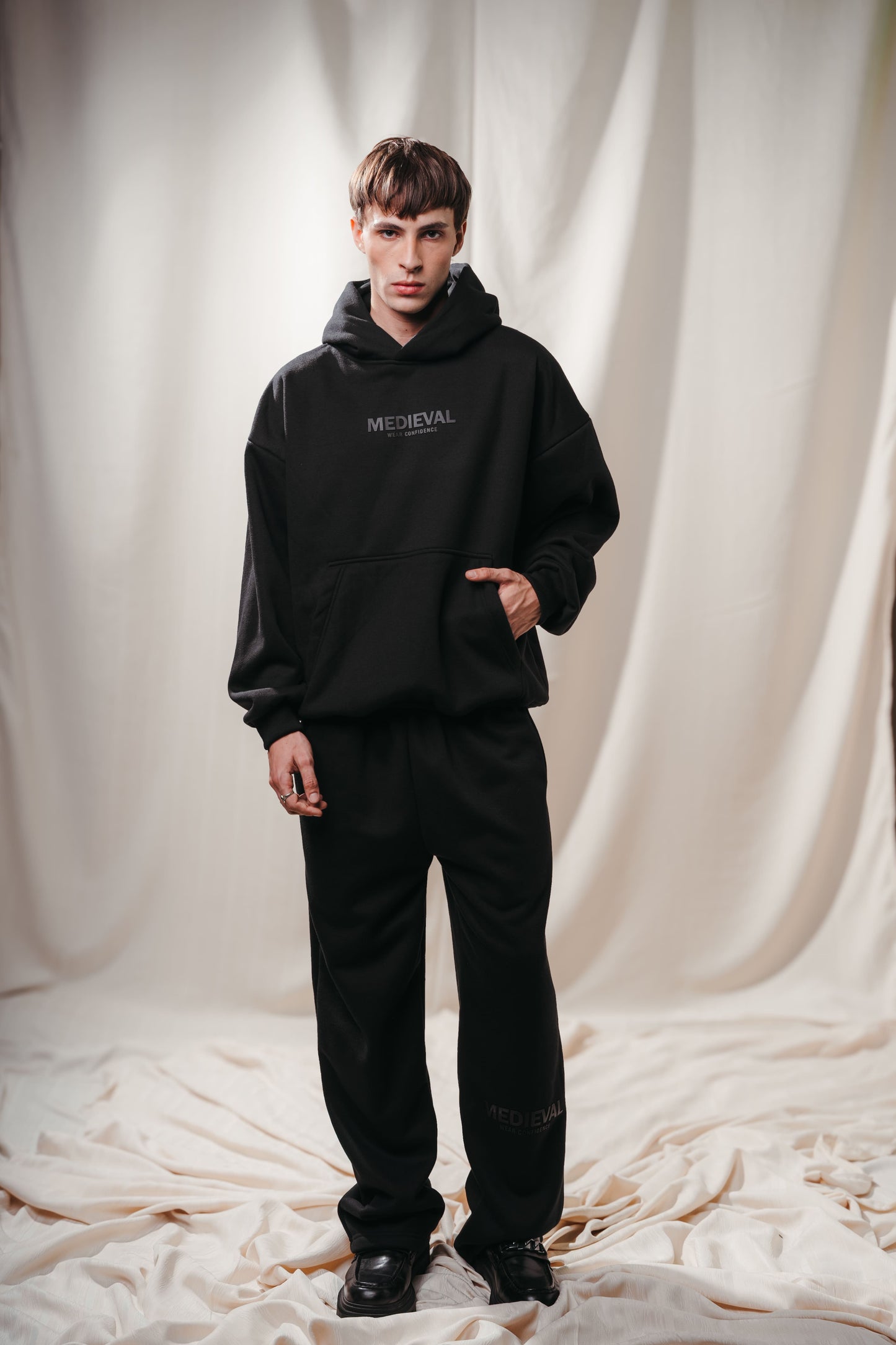 Black - Hoodie