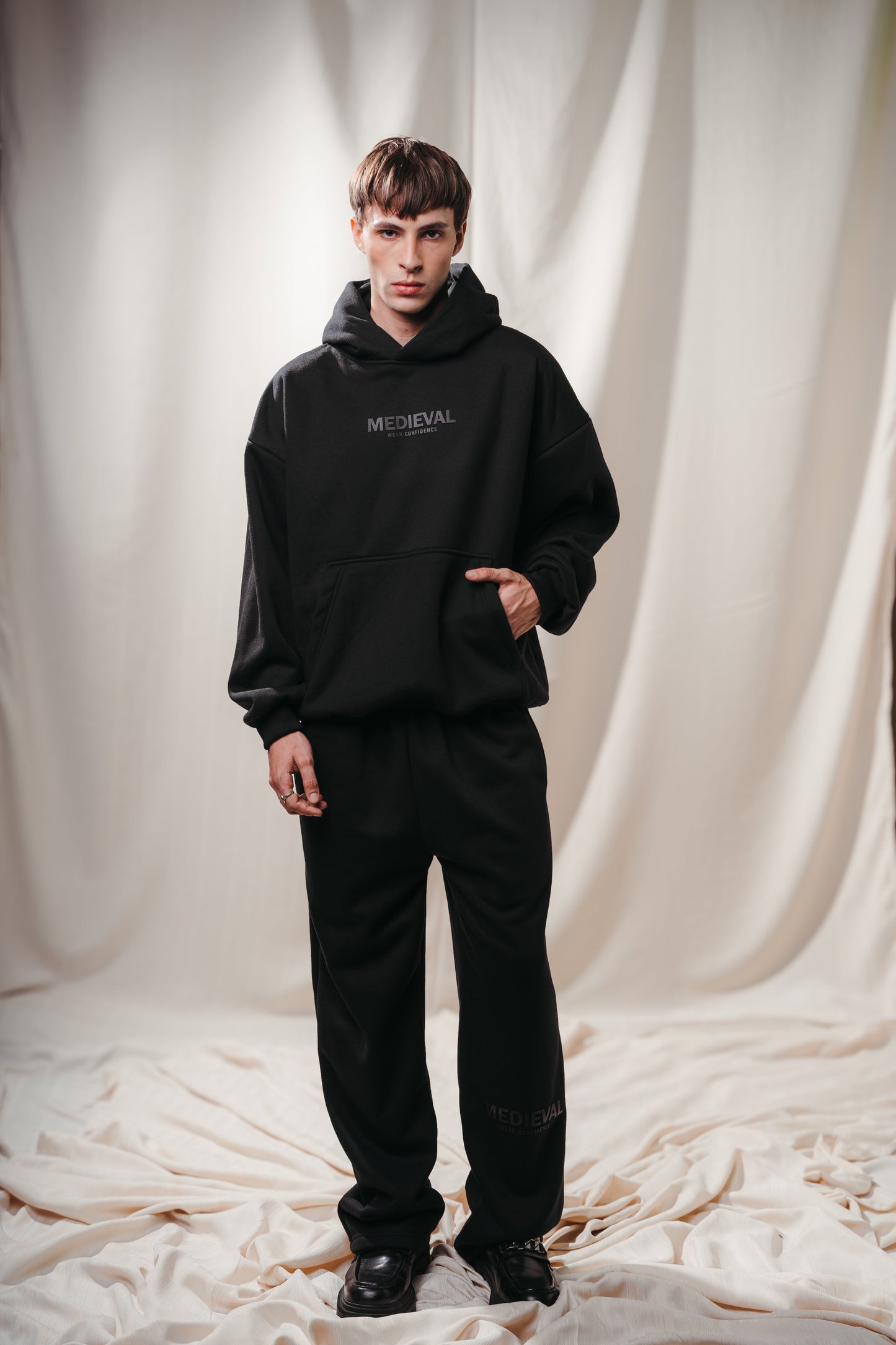 Black - Hoodie