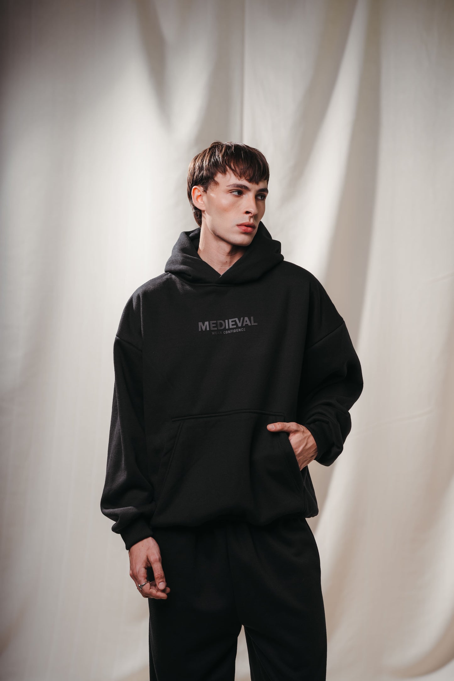 Black - Hoodie